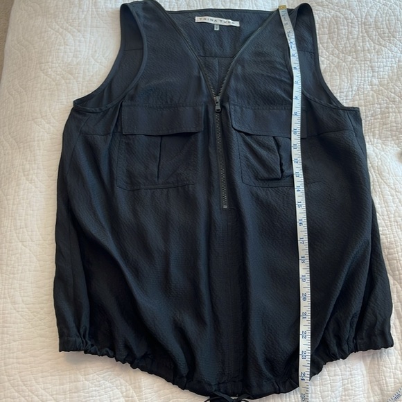 Trina Turk Silk V-Neck Zip Blouse Blouson Whimsigoth Office Glam Black Medium - Picture 7 of 9